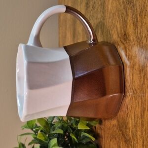 LA ROCHELLE White & Metallic Brown 'Geometric Twist' Large Capacity Ceramic Mug